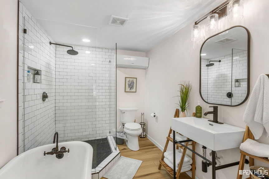 38-web-or-mls-1670-victory-ave