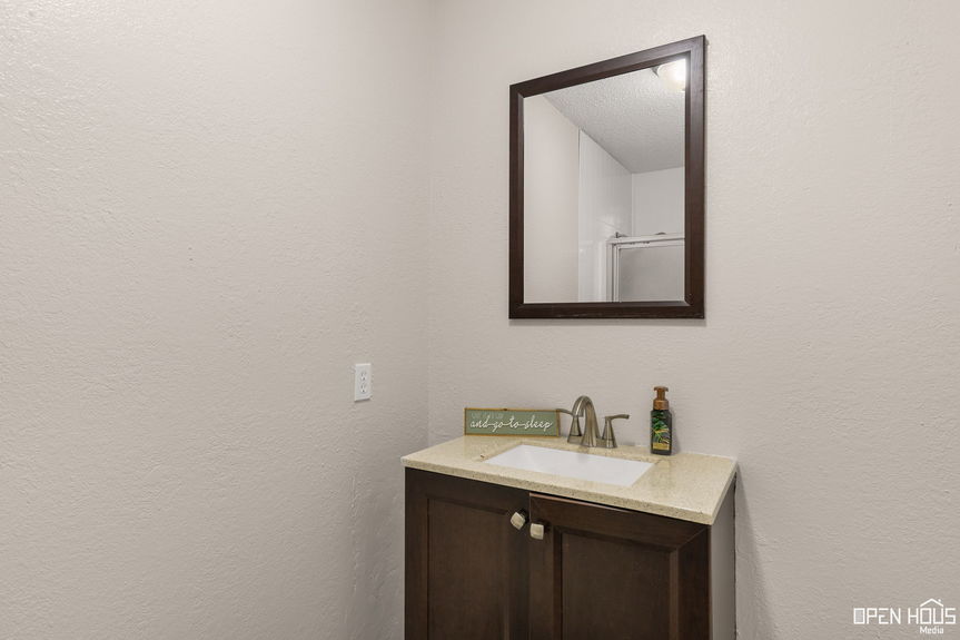 Simplistic Vanity Setup