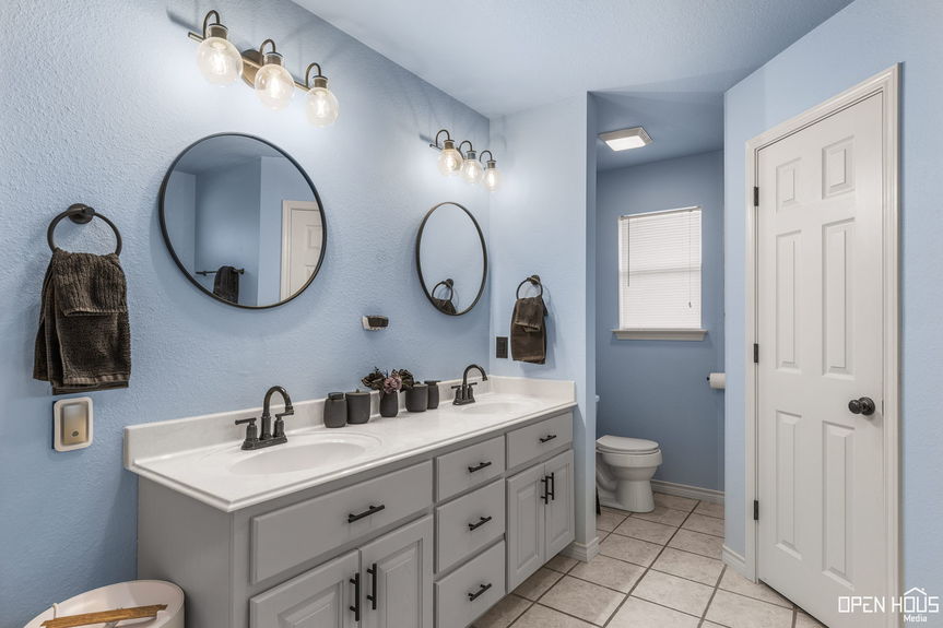 16-web-or-mls-910-e-texas-ave