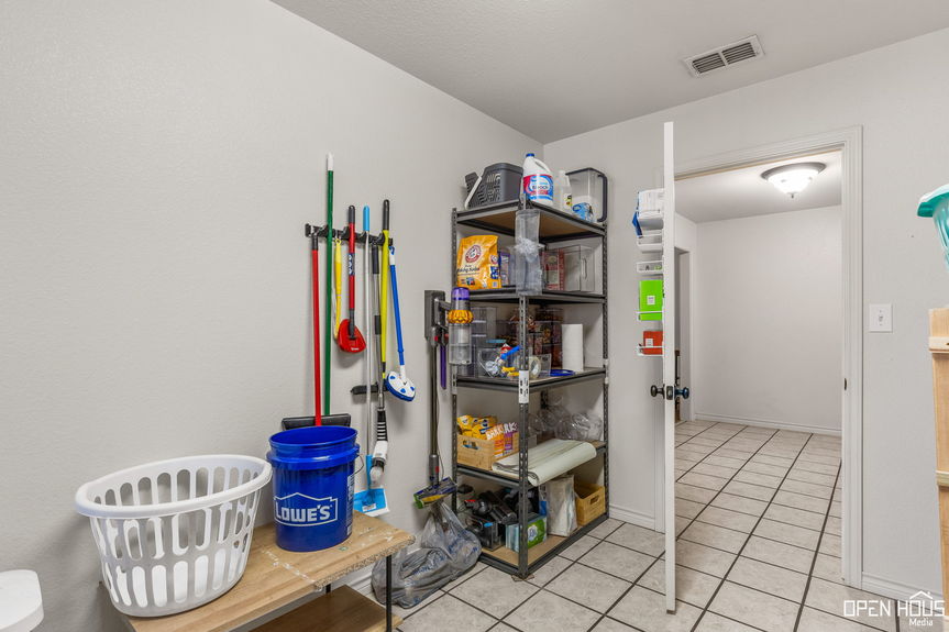 27-web-or-mls-910-e-texas-ave