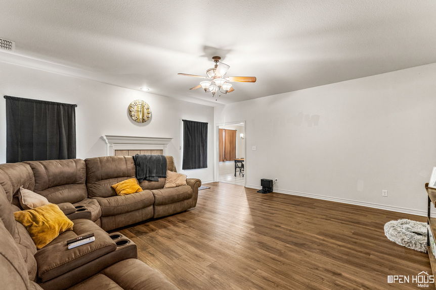 5-web-or-mls-910-e-texas-ave