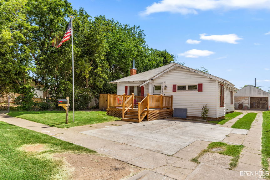 Front view of 2005 Taft St with a front deck, American flag, and oversized garage.