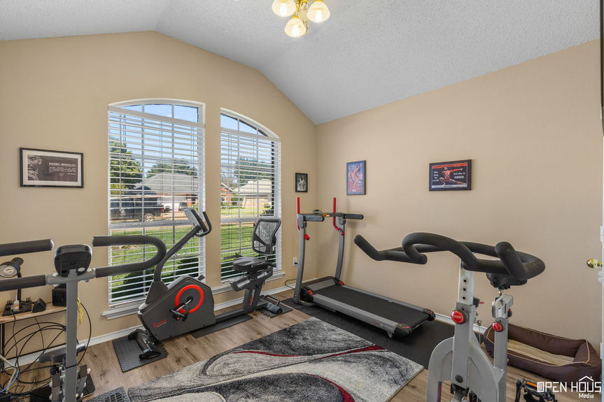 18-web-or-mls-4931-bayberry-dr