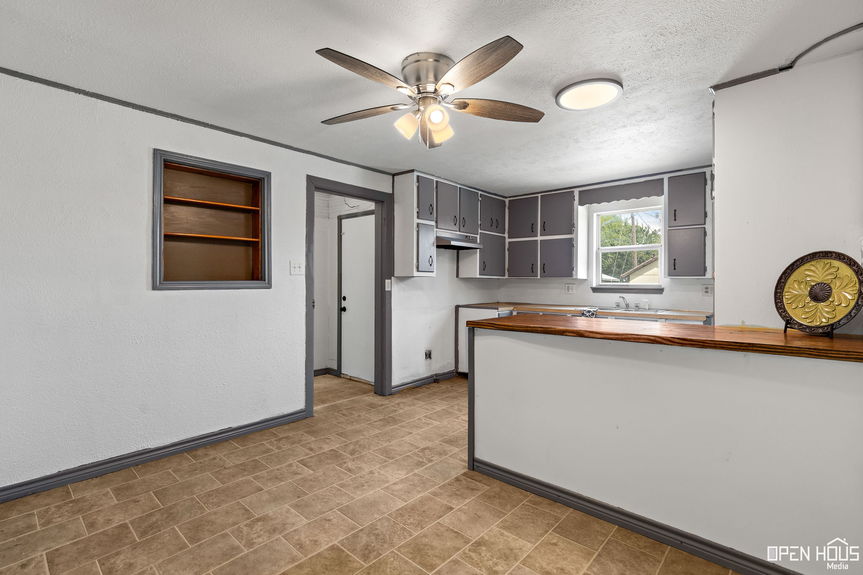 8-web-or-mls-209-w-park-st