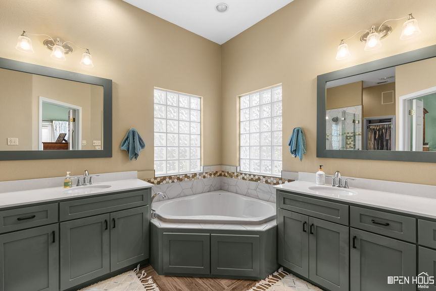 17-web-or-mls-3016-whitehall-ln