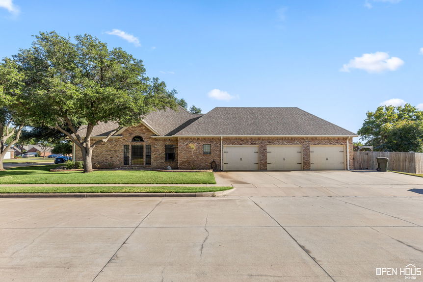 Oversized 3-car garage