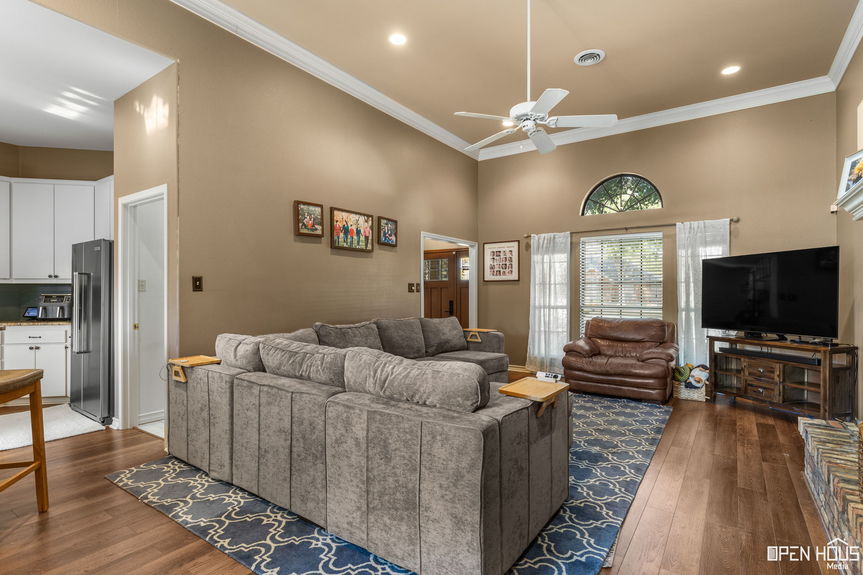 7-web-or-mls-3016-whitehall-ln