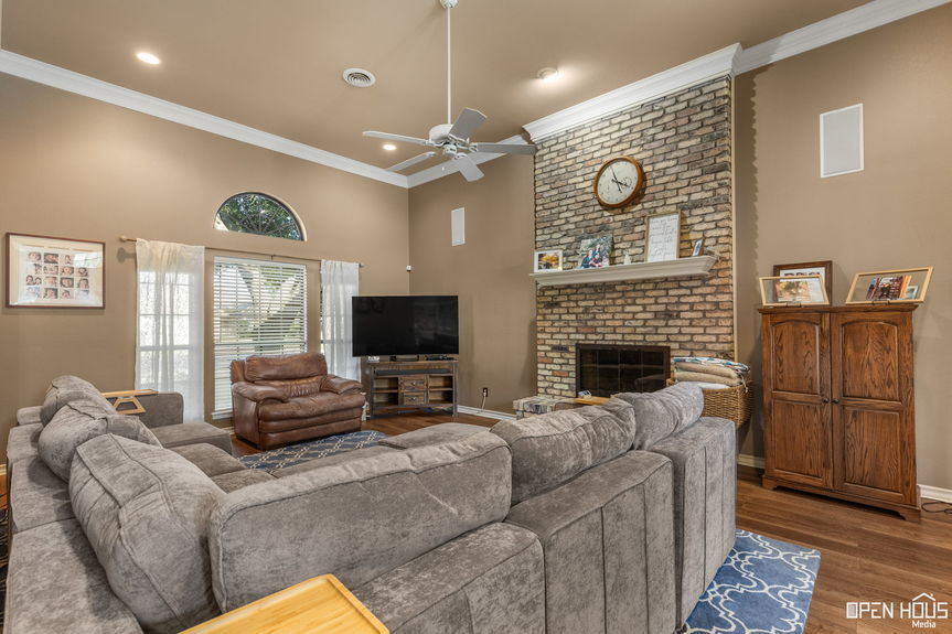 8-web-or-mls-3016-whitehall-ln