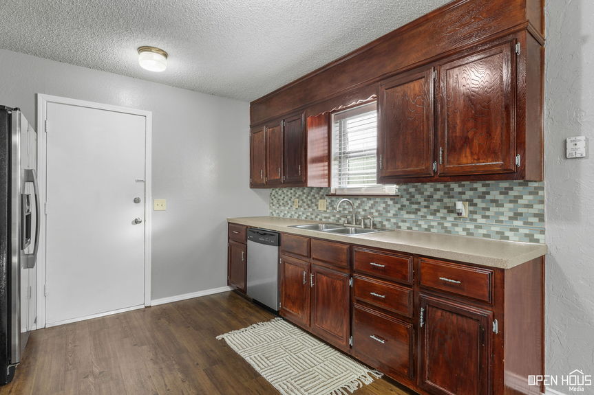 10-web-or-mls-4621-jennings-ave
