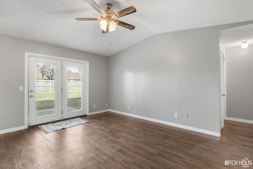 4-web-or-mls-4621-jennings-ave