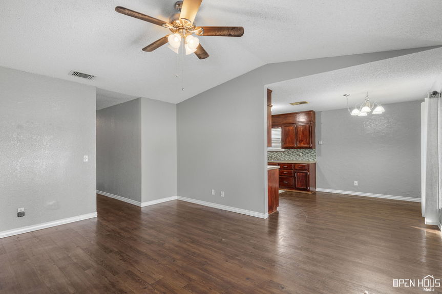 6-web-or-mls-4621-jennings-ave