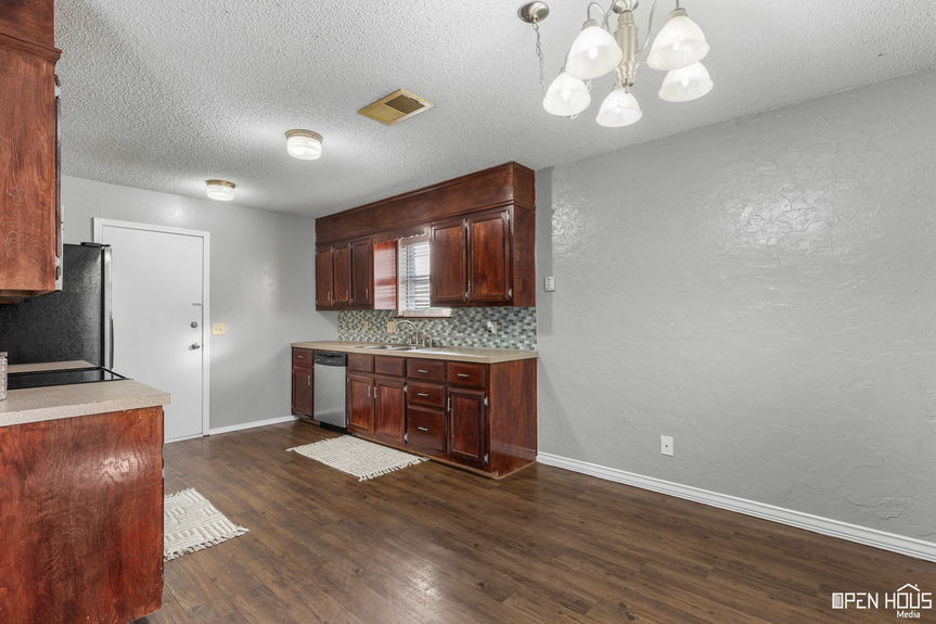 7-web-or-mls-4621-jennings-ave