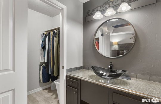 20-web-or-mls-4872-matterhorn-dr
