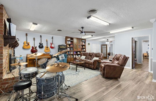 15-web-or-mls-4611-monterrey-dr