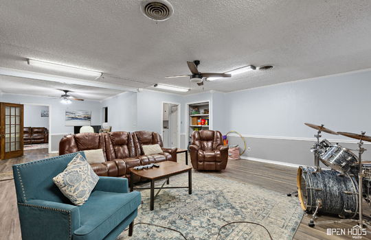 17-web-or-mls-4611-monterrey-dr