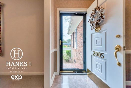 015 – 2005 Saratoga Drive-5425