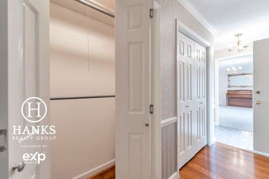 026 – 2005 Saratoga Drive-5431