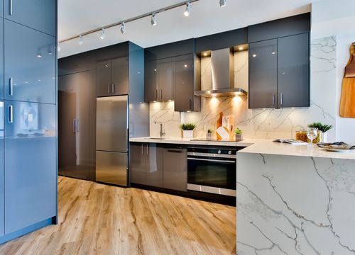 Kitchen-blue-details-marble