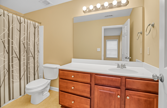 2555 Flat Shoals Road, Unit 1104 Bath 1