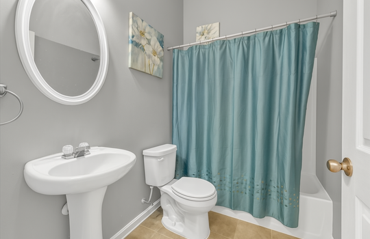 2555 Flat Shoals Road, Unit 1104 Bath 2