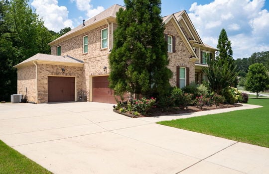 3225 Sundew Dr NW 3 car garage