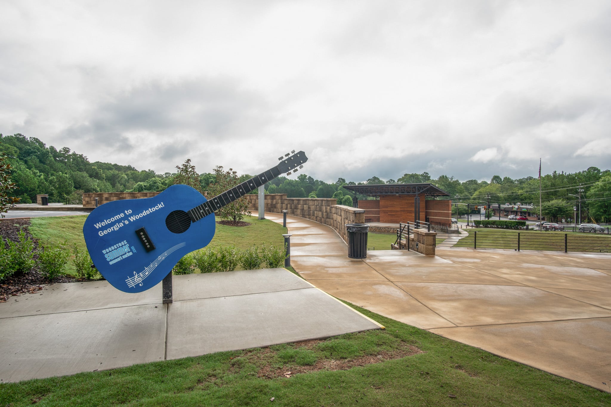 Downtown Woodstock Shops, Dining, and the Amphitheater