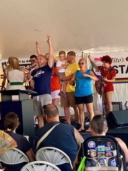 happy-people-on-the-stage