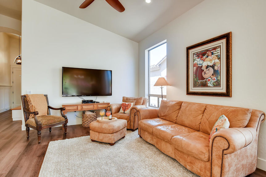 3055 N Red Mountain 175 Mesa-large-008-008-Living Room-1500×1000-72dpi