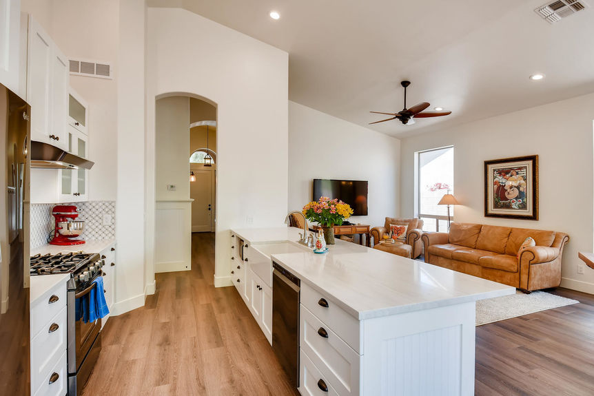 3055 N Red Mountain 175 Mesa-large-011-009-Kitchen-1500×1000-72dpi