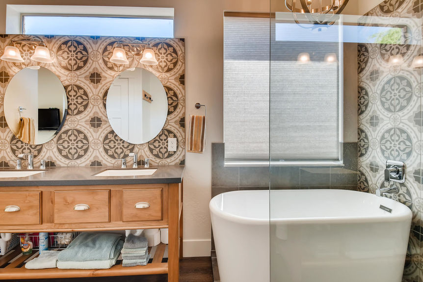 3055 N Red Mountain 175 Mesa-large-018-015-Master Bathroom-1500×1000-72dpi