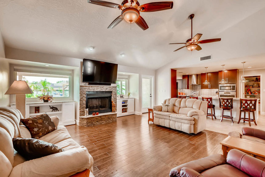8563 E Gary Street Mesa AZ-large-006-1-Living Room-1500&#215;1000-72dpi