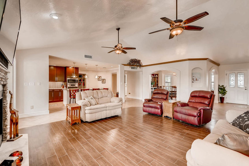 8563 E Gary Street Mesa AZ-large-007-17-Living Room-1500&#215;1000-72dpi