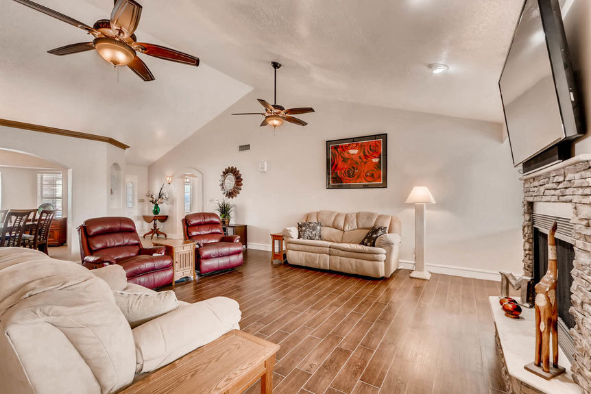 8563 E Gary Street Mesa AZ-large-008-12-Living Room-1500&#215;1000-72dpi