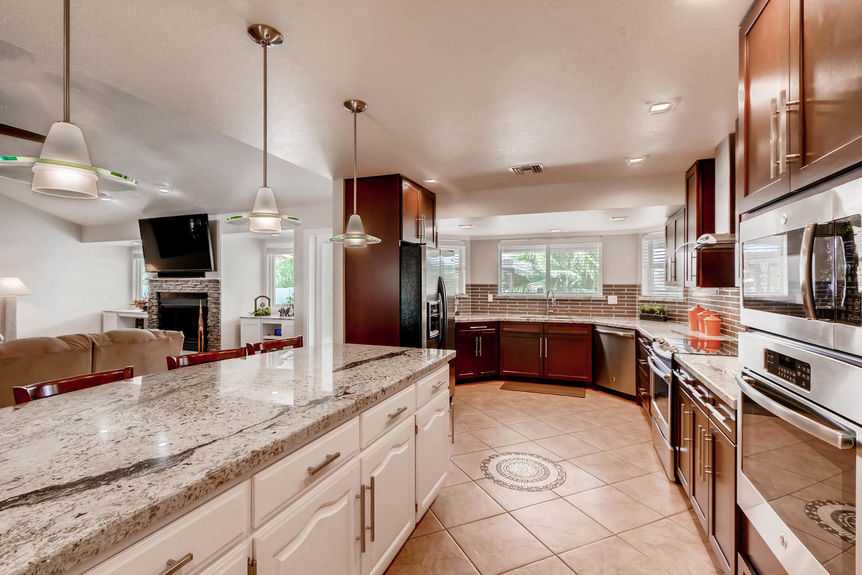 8563 E Gary Street Mesa AZ-large-012-16-Kitchen-1500&#215;1000-72dpi