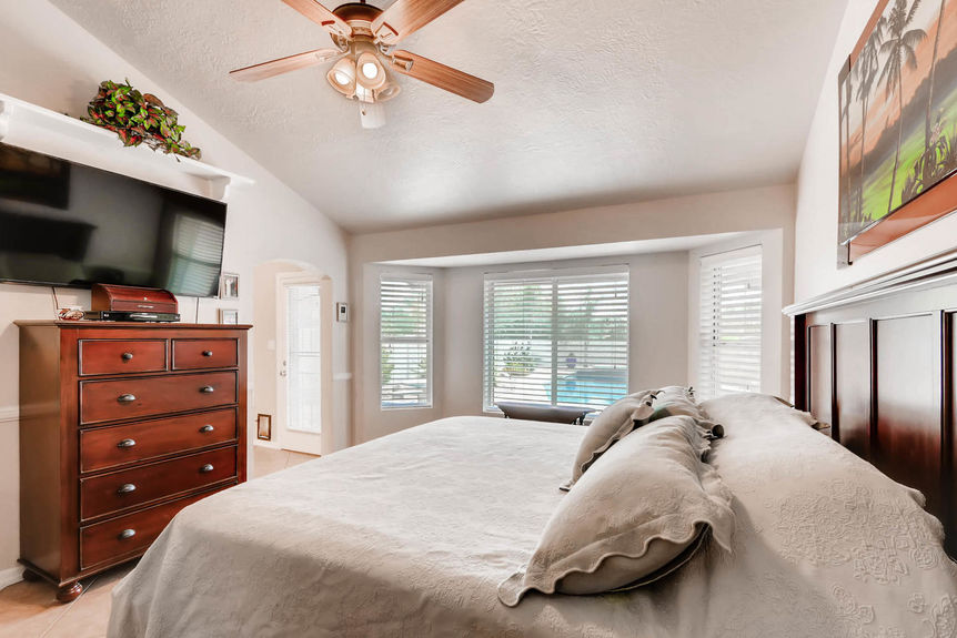 8563 E Gary Street Mesa AZ-large-017-13-Master Bedroom-1500&#215;1000-72dpi