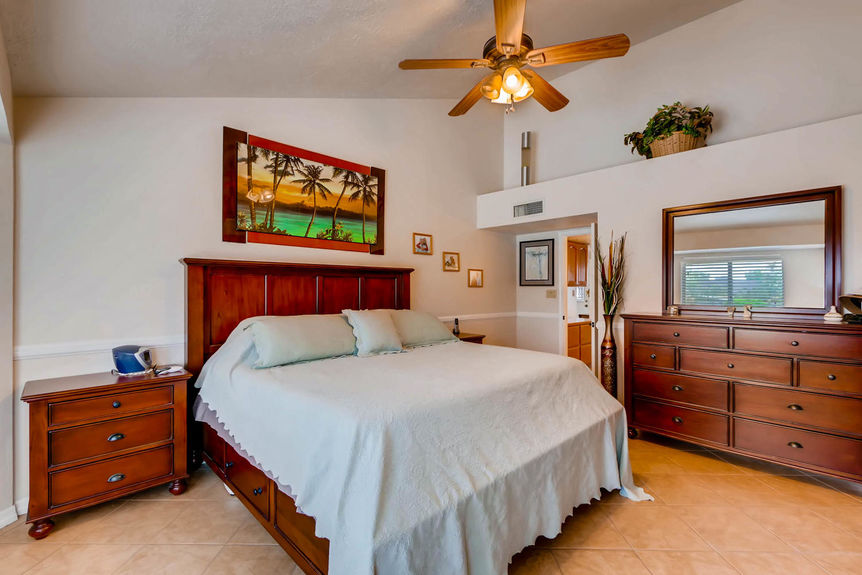 8563 E Gary Street Mesa AZ-large-018-21-Master Bedroom-1500&#215;1000-72dpi