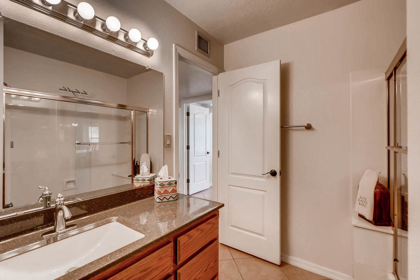 8563 E Gary Street Mesa AZ-large-021-6-Bathroom-1500&#215;1000-72dpi
