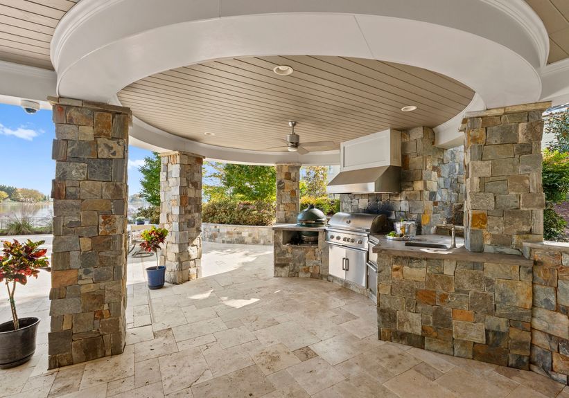 Green Dolphin Ln_Ext-01