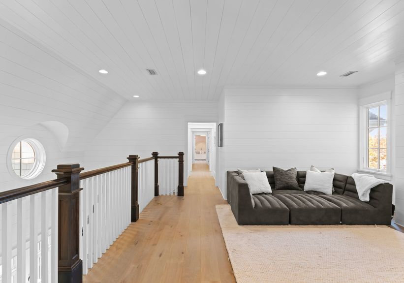 Green Dolphin Ln_Int-32