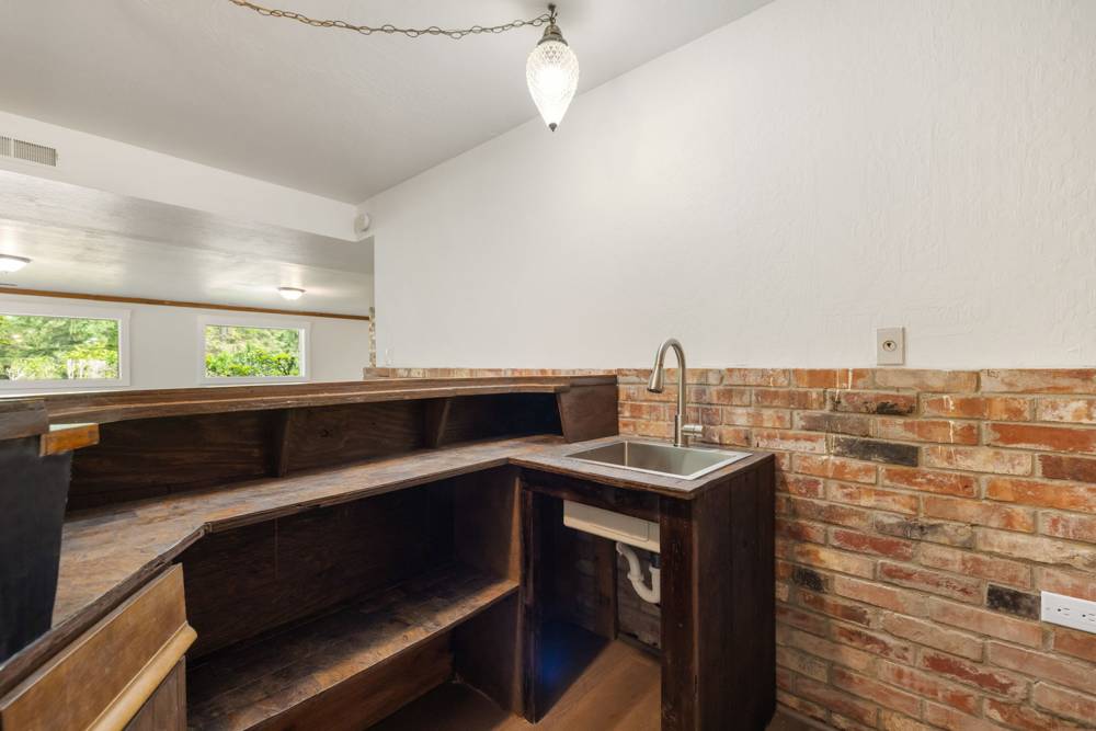 Wet bar