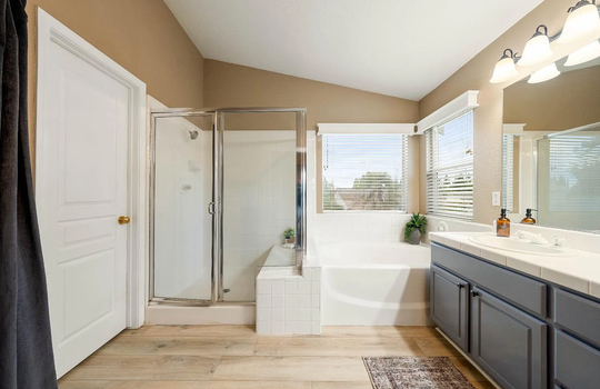 08d7d4b0c489454f96ee752d5bc5e30f-uncropped_scaled_within_1536_1152