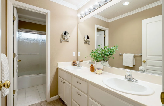 5a8995bafee4ab02d6e74b28353b79cb-uncropped_scaled_within_1536_1152