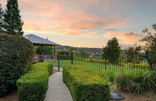 8b42e6fde9e1da91704493ee6bf366e6-cc_ft_768