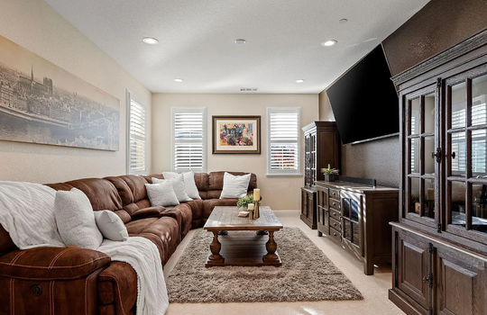 ebf11bb8cc38964e32c25a2fb6f158aa-uncropped_scaled_within_1536_1152