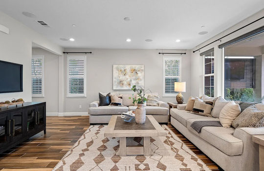 007_f47b2d2ac074bb0fbe7fe055fec2dafd-uncropped_scaled_within_1536_1152