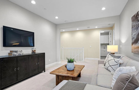 025_8d5ebabb899c54a36b97cea9f048472b-uncropped_scaled_within_1536_1152