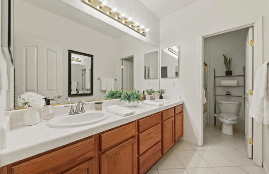 025_c9dcd67e73660b3f11a63a2564dbcc35-uncropped_scaled_within_1536_1152