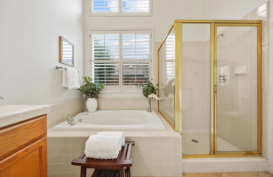 034_77bcb683d645e917deed90f070de7cdd-uncropped_scaled_within_1536_1152