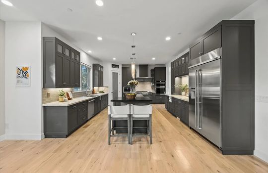 013_0e38fa132e21af591ae1398335eaa19d-uncropped_scaled_within_1536_1152_compressed