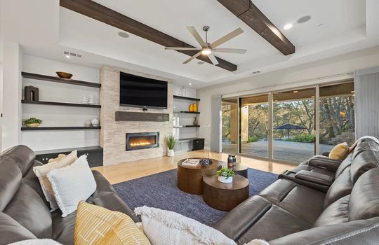 022_ea6301cdf12b22b38c7220bbdd560159-uncropped_scaled_within_1536_1152_compressed